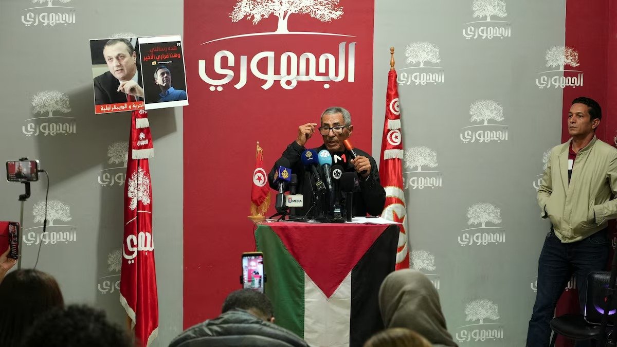 محامي يفضح تعرض زعيم المعارضة التونسية للتعذيب في السجن