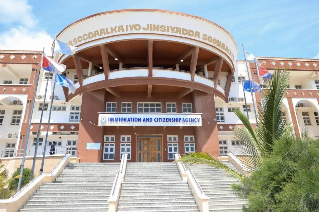 اختراق واسع لنظام التأشيرات الإلكترونية في الصومال يهدّد بيانات عشرات الآلاف ويُشعل خلافًا جديدًا مع أرض الصومال