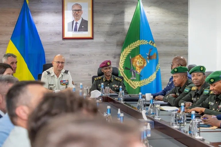اجتماع عسكري رفيع في كيغالي لتعميق التعاون الدفاعي بين فرنسا ورواندا